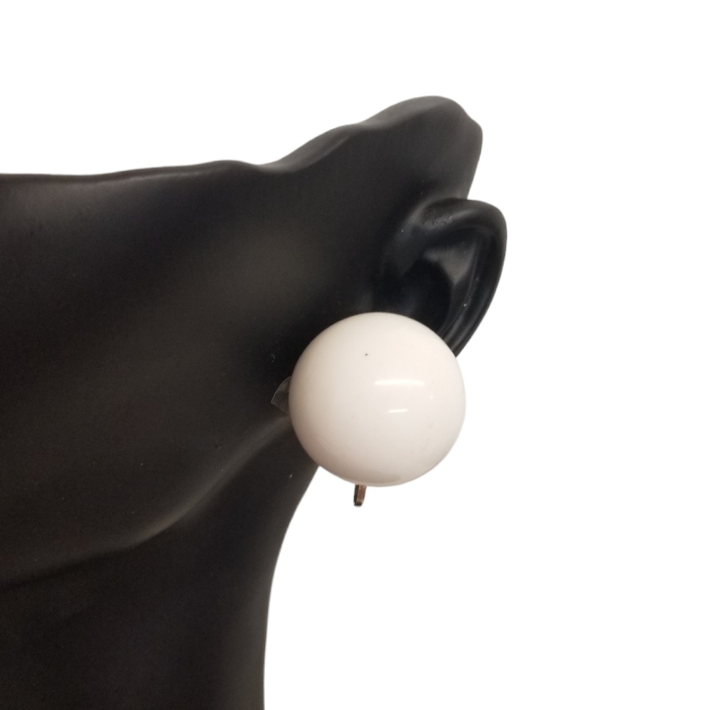MARVELLA 1940S LARGE WHITE ACRYLIC DOME CLIP ON STYLE EARRINGS